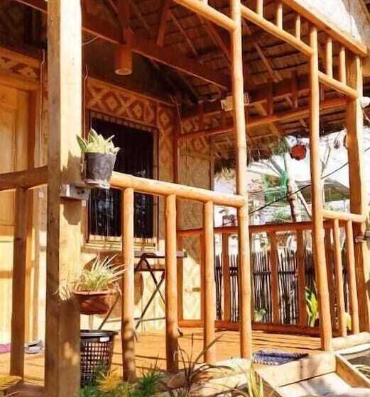 הוסטל Titanic S Nipa Hut