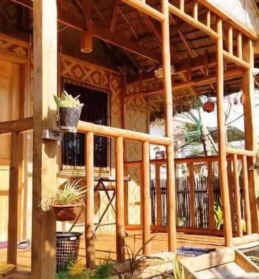 ユースホステル Titanic S Nipa Hut
