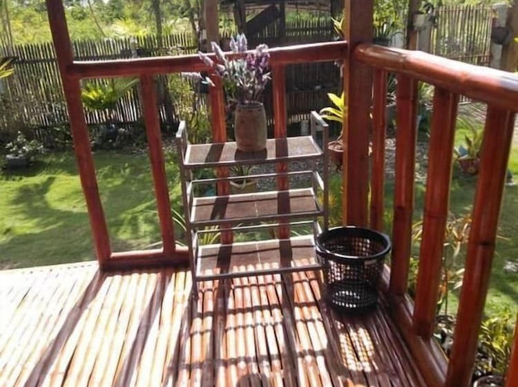 הוסטל Titanic S Nipa Hut