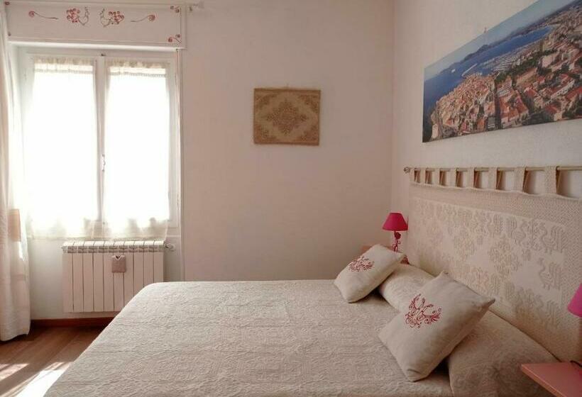 تختخواب و صبحانه La Pervinca