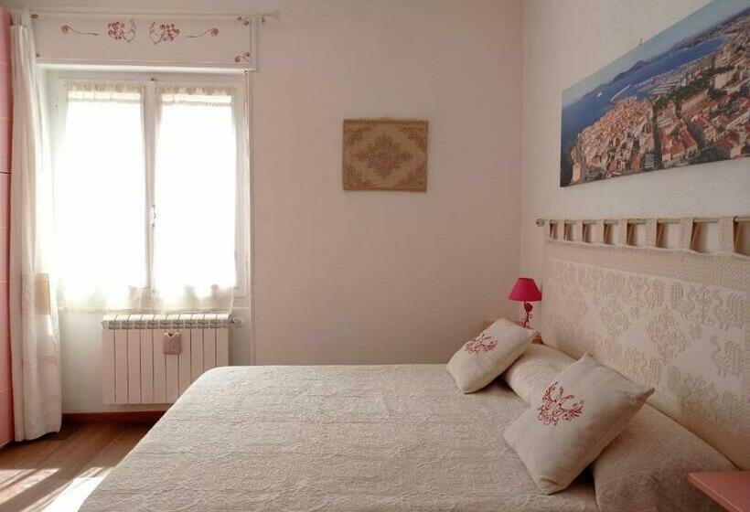 تختخواب و صبحانه La Pervinca