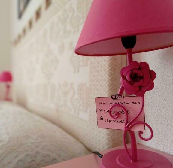 تختخواب و صبحانه La Pervinca