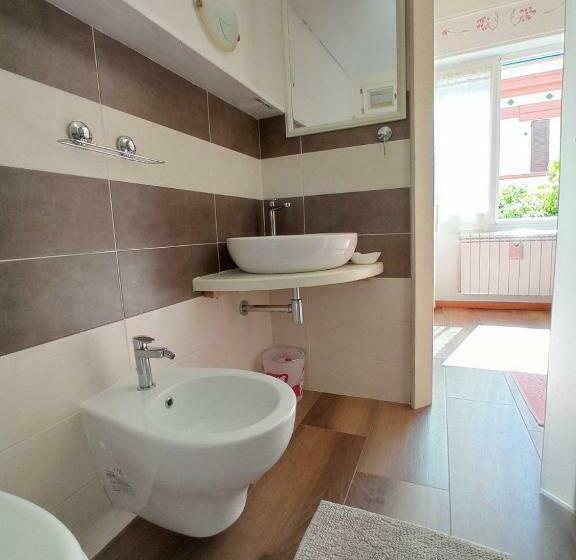 تختخواب و صبحانه La Pervinca