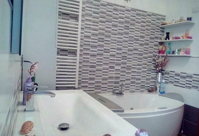 تختخواب و صبحانه La Pervinca