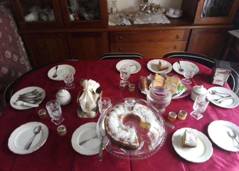 تختخواب و صبحانه La Pervinca