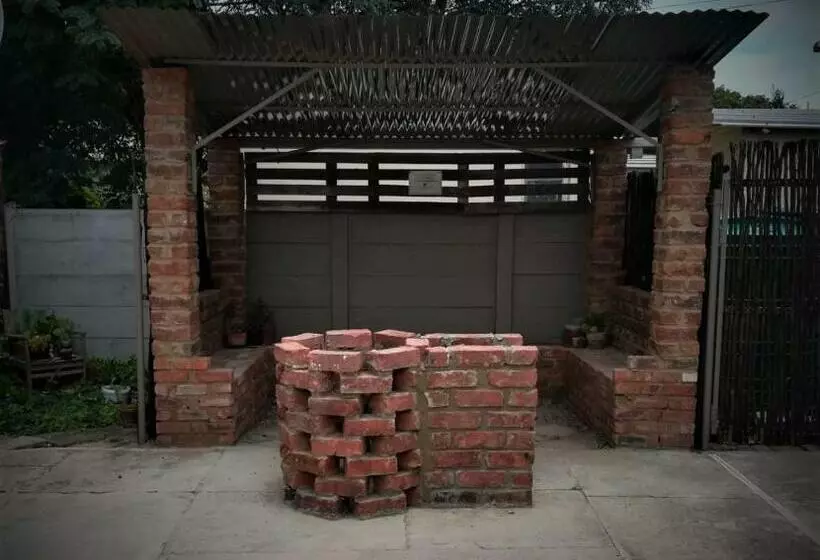 Majatalo Edenville Guesthouse