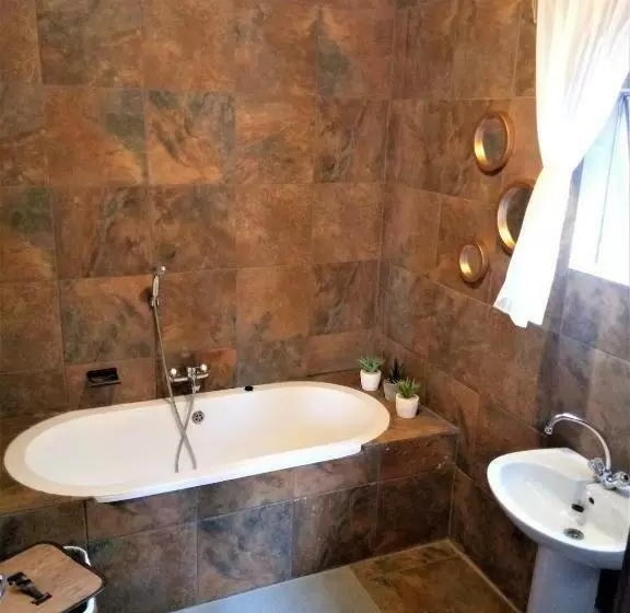 Majatalo Edenville Guesthouse