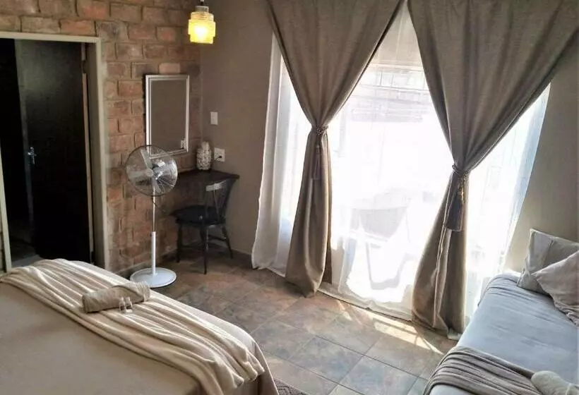 Majatalo Edenville Guesthouse