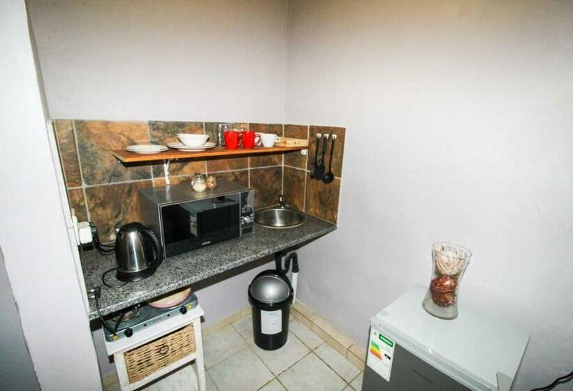 بنسيون Edenville Guesthouse