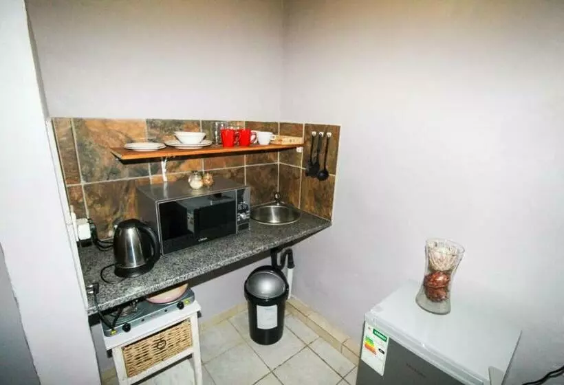 Majatalo Edenville Guesthouse