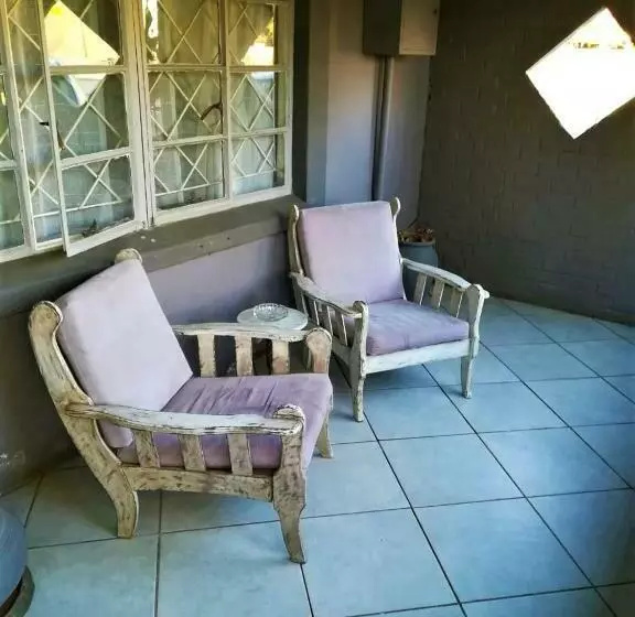 Majatalo Edenville Guesthouse