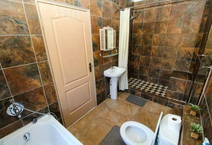 Majatalo Edenville Guesthouse