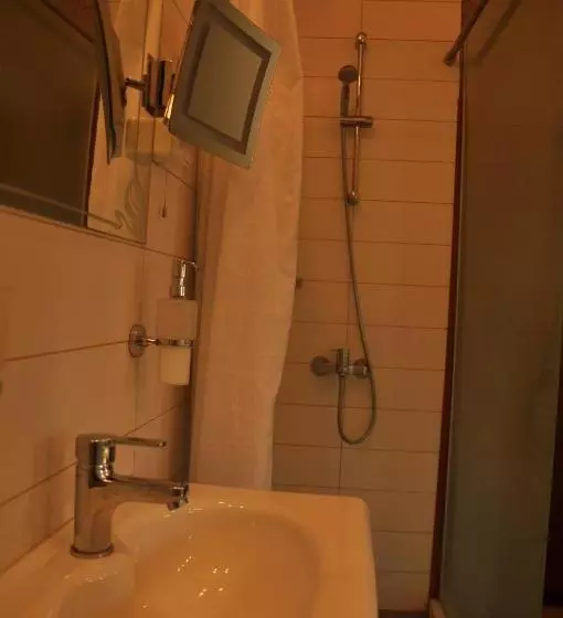 پانسیون Ema Artistic House