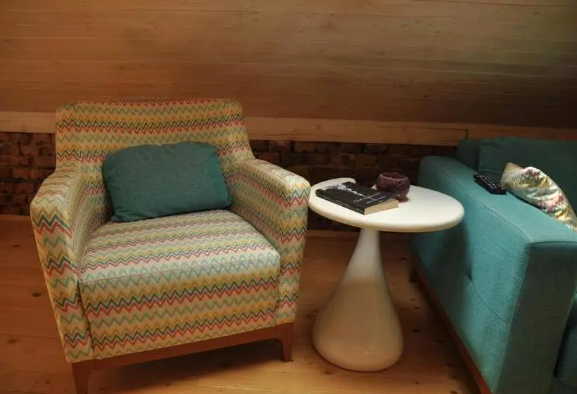 پانسیون Ema Artistic House