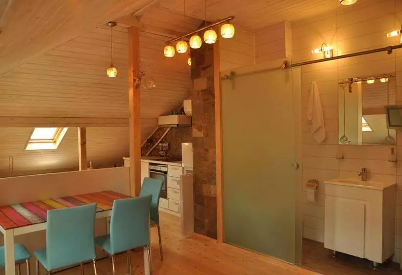 پانسیون Ema Artistic House