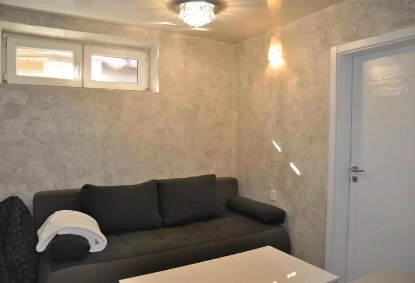 پانسیون Ema Artistic House