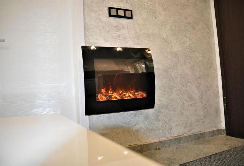 膳宿费 Ema Artistic House