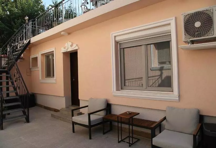 پانسیون Ema Artistic House