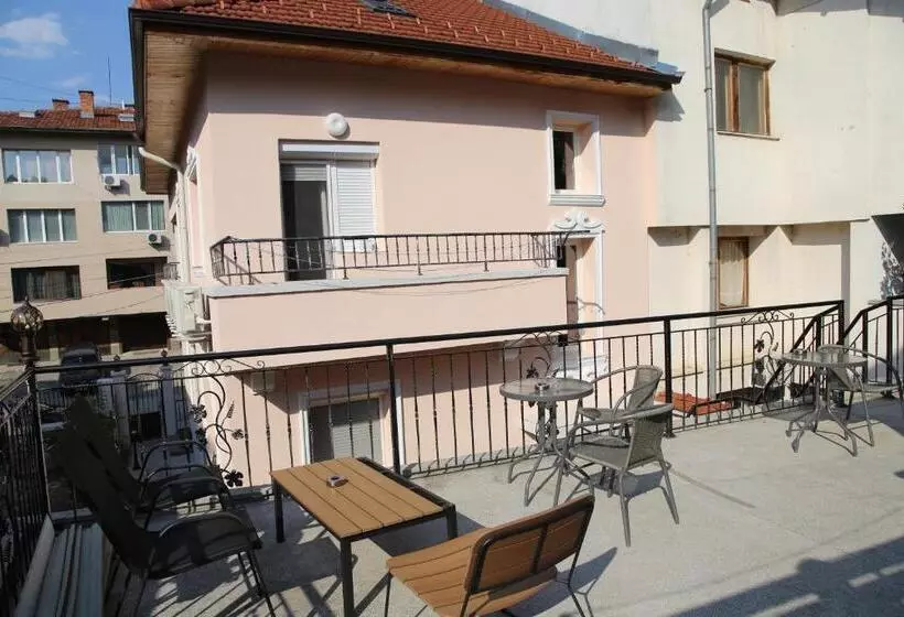 پانسیون Ema Artistic House