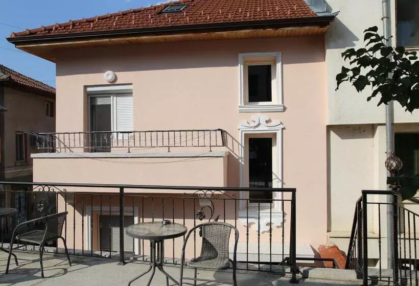 پانسیون Ema Artistic House