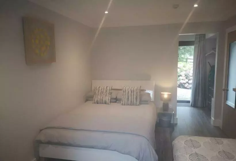 Majatalo Tudor Lodge Guest Accommodation