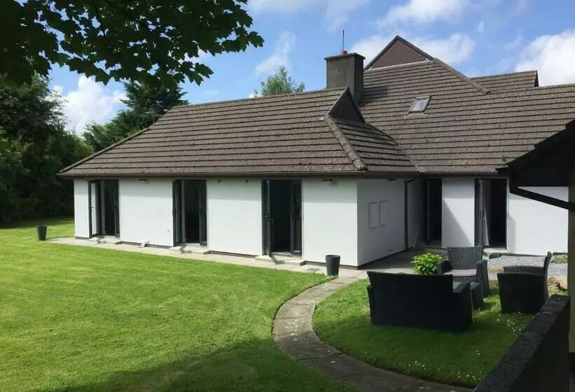 Majatalo Tudor Lodge Guest Accommodation