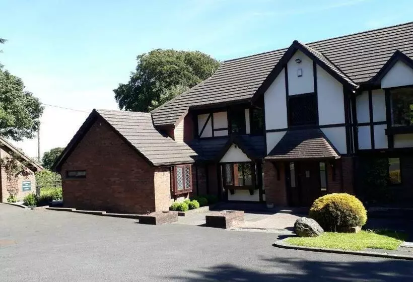 Majatalo Tudor Lodge Guest Accommodation