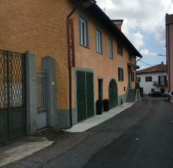 تختخواب و صبحانه Cascina Angela
