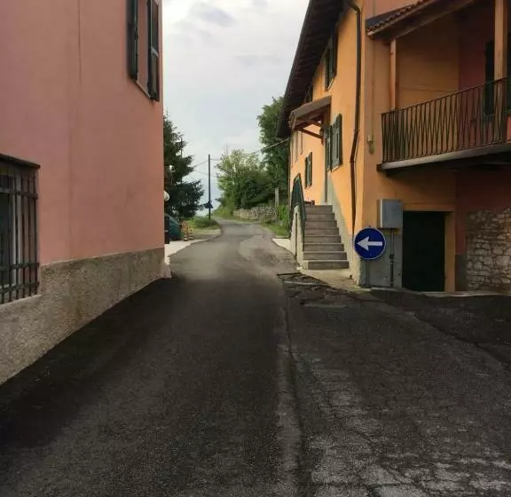 تختخواب و صبحانه Cascina Angela