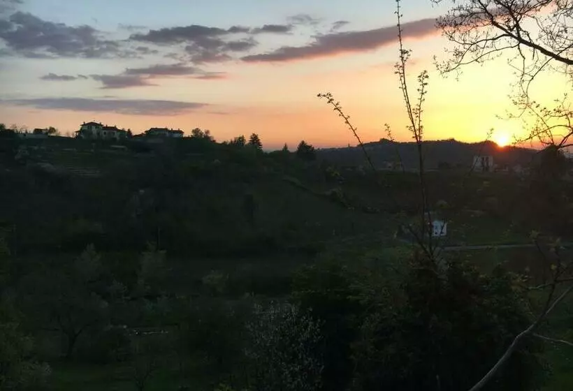 تختخواب و صبحانه Cascina Angela