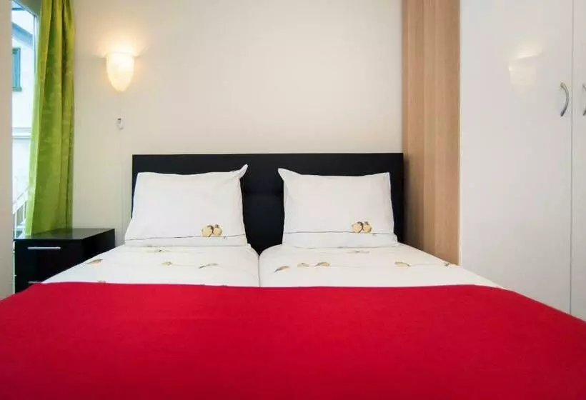 Midtown Hotel Twin Studio