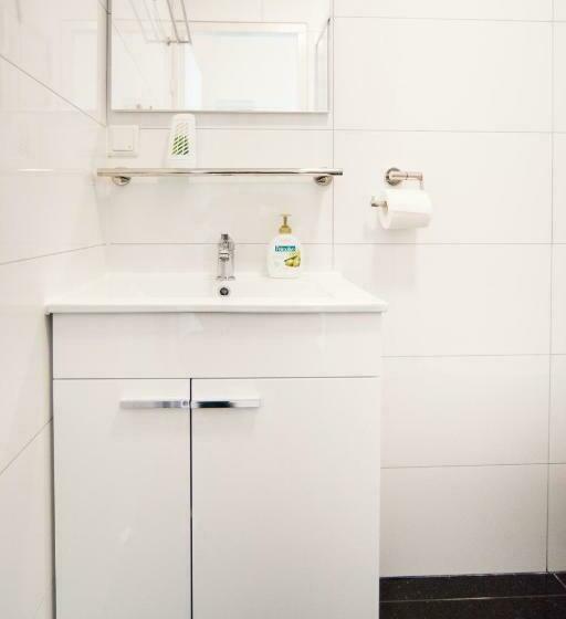 Midtown Hotel Twin Studio