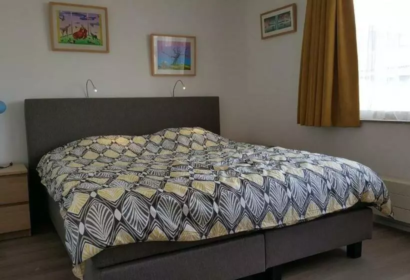 Aamiaismajoitus (B&B) Quiet Spacious Room