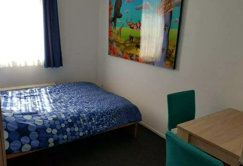 Aamiaismajoitus (B&B) Quiet Spacious Room