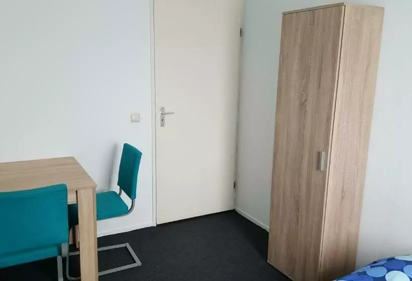 Aamiaismajoitus (B&B) Quiet Spacious Room