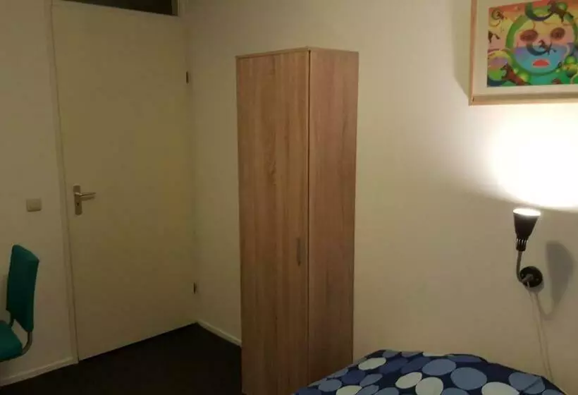 Aamiaismajoitus (B&B) Quiet Spacious Room