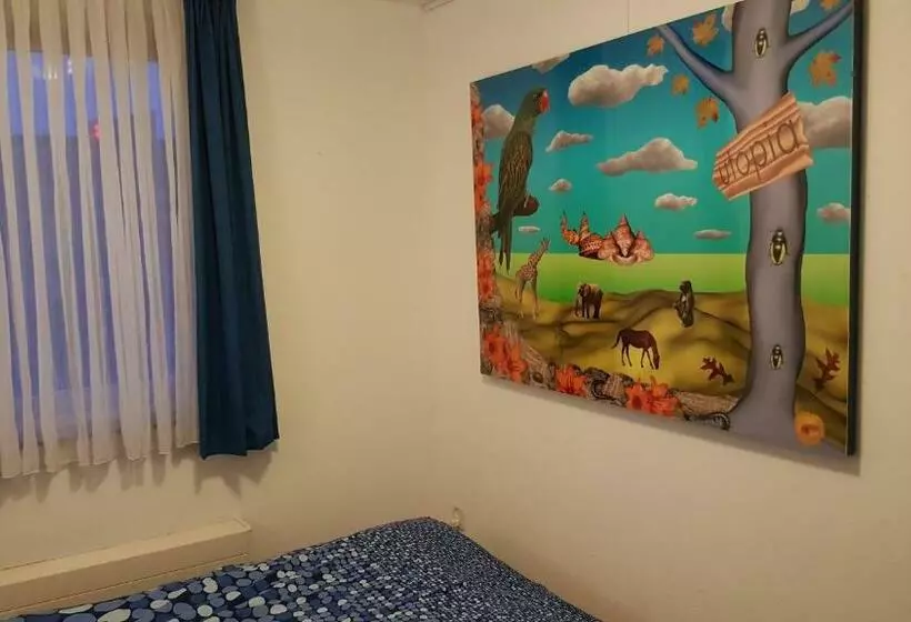 Aamiaismajoitus (B&B) Quiet Spacious Room