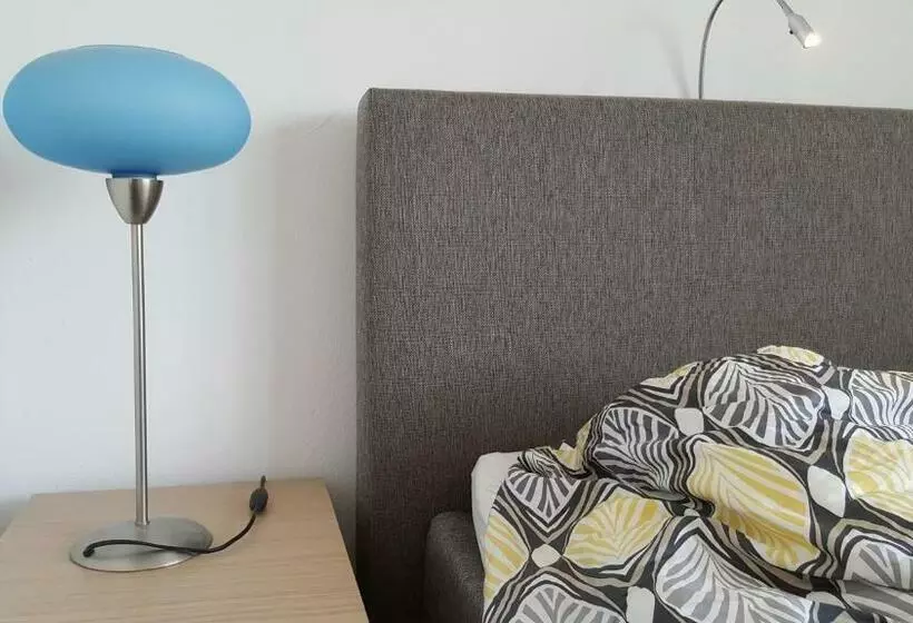 Aamiaismajoitus (B&B) Quiet Spacious Room