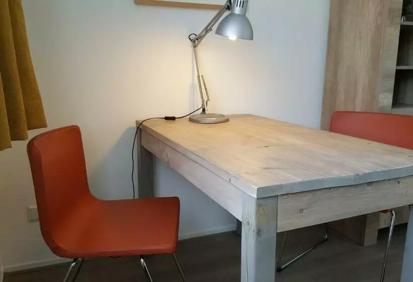 Aamiaismajoitus (B&B) Quiet Spacious Room