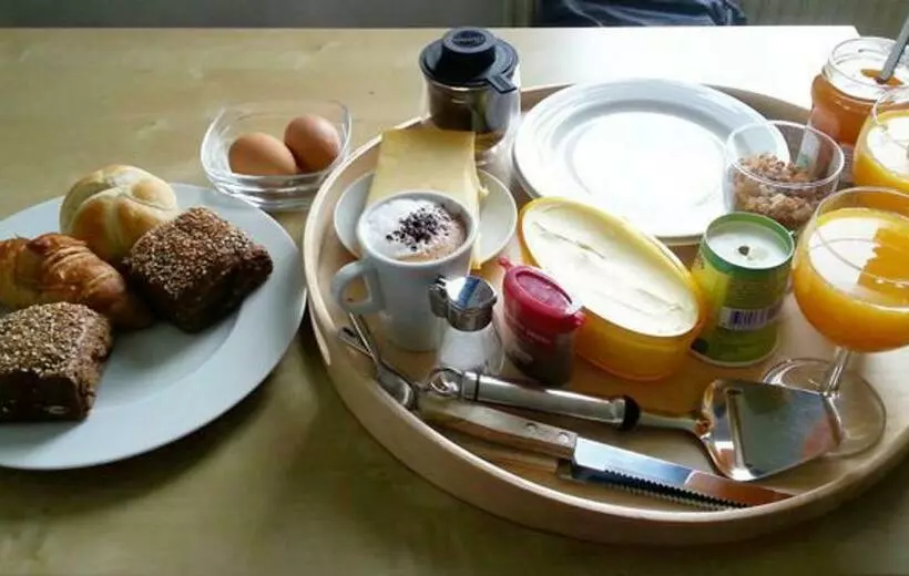 Aamiaismajoitus (B&B) Quiet Spacious Room