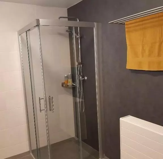 Aamiaismajoitus (B&B) Quiet Spacious Room