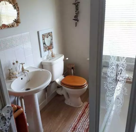 Court Barn Cottage B&b