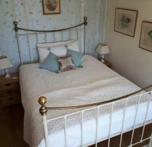 Court Barn Cottage B&b