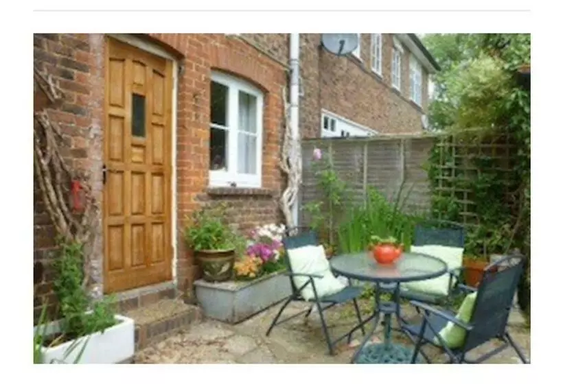 Court Barn Cottage B&b