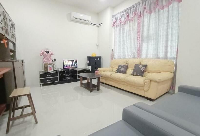 Hotel Oyo 90187 Hello Kitty Homestay  Gated Sibu