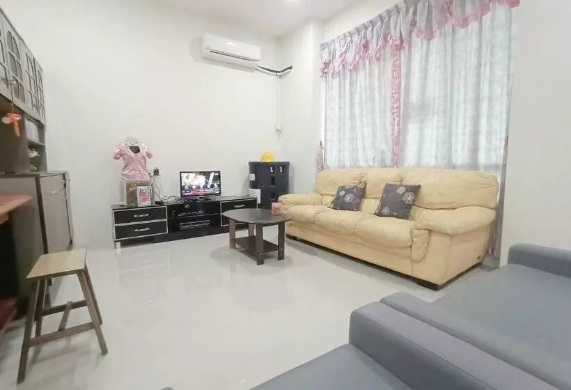 ホテル Oyo 90187 Hello Kitty Homestay  Gated Sibu