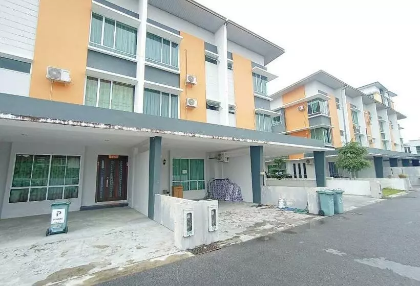 ホテル Oyo 90187 Hello Kitty Homestay  Gated Sibu