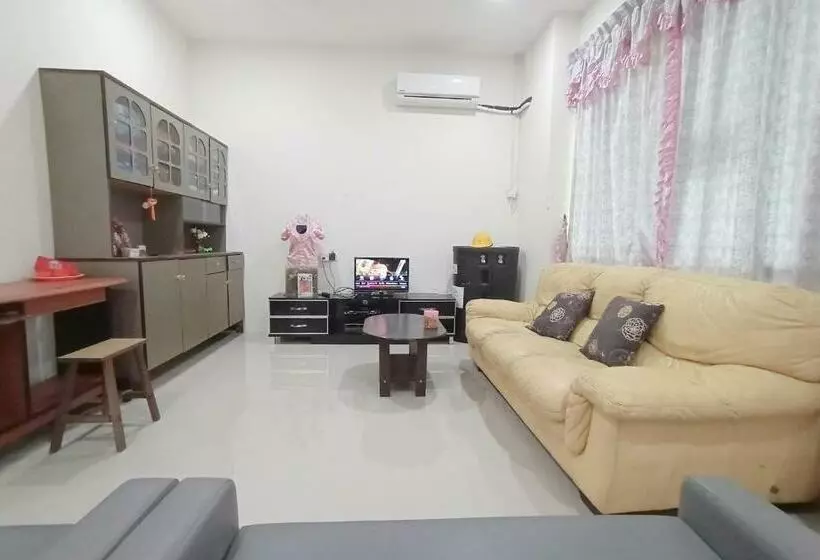 ホテル Oyo 90187 Hello Kitty Homestay  Gated Sibu