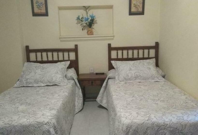 بنسيون Hostal Alameda