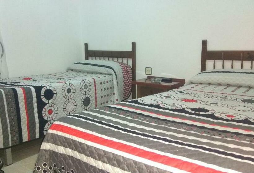 بنسيون Hostal Alameda